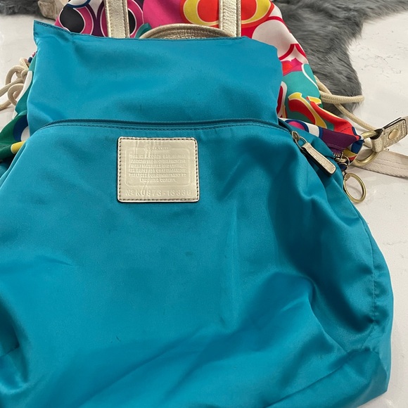 Coach Poppy Tote - Picture 12 of 16